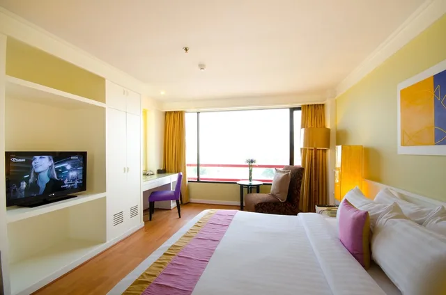 غرفة تنفيذية بسريرين منفصلين بإطلالة على النهر، Tongtara Riverview Hotel 1/5