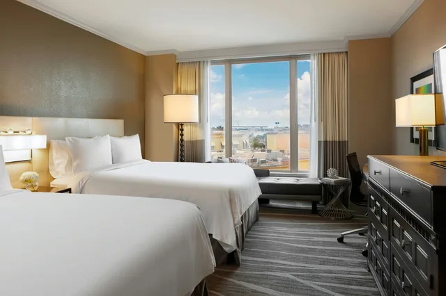 غرفة بسريرين كوين، Renaissance Tampa International Plaza Hotel 2/4
