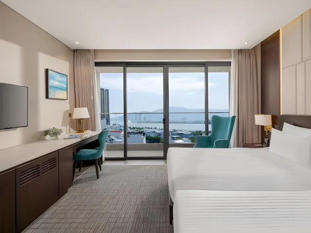 غرفة بريميير ديلوكس بإطلالة على النهر، New Orient Hotel Danang 1/1