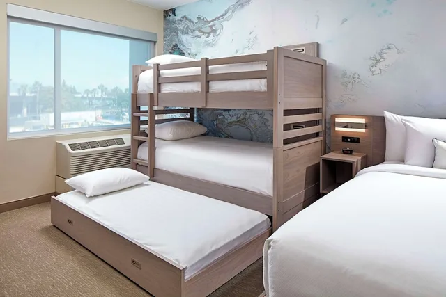 1 Bedroom, Premium, Suite, King Bed, 3 Bunk Beds, Sofa, Anaheim Suites Hotel 2/5