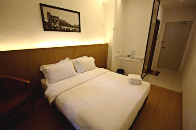 Standard, Double Bed, No Window، Place2Stay Business Hotel - Waterfront 2/2