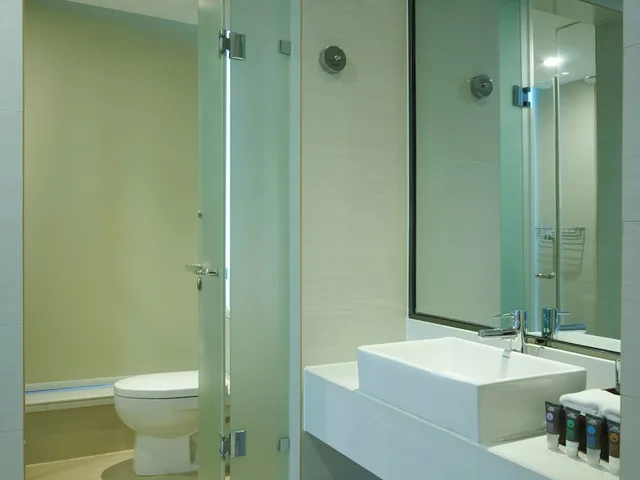 غرفة سوبيريور بسرير كينج بإطلالة على الحديقة، Novotel Guiyang Panjiang 6/9
