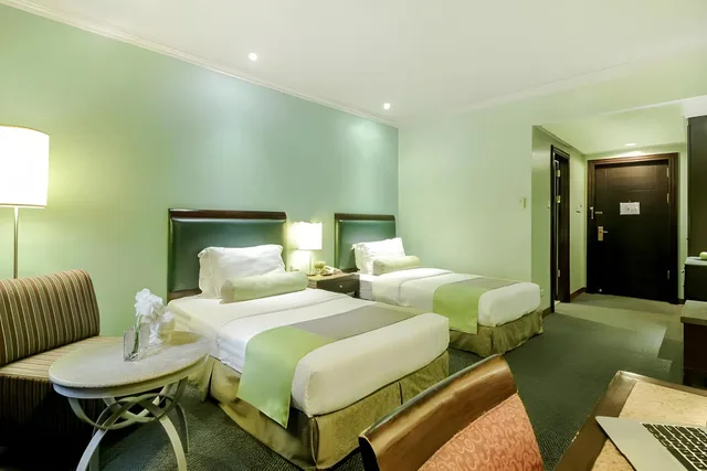 غرفة ديلوكس بسريرين مزدوجين، Makati Palace Hotel 2/2