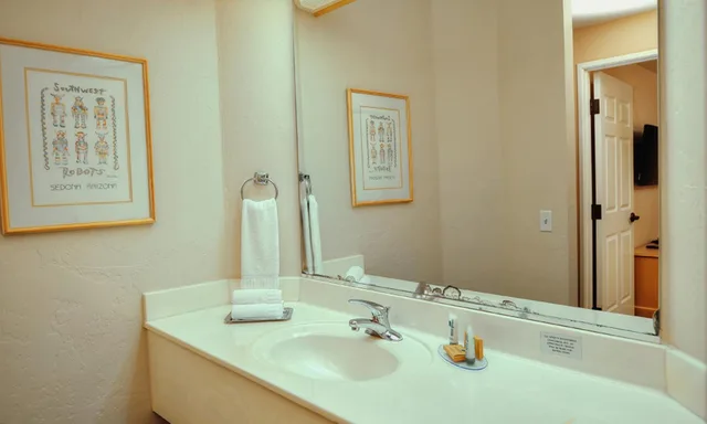 2 Bedrooms, Suite, King Bed, 2 King Beds, Sofa, Hilton Vacation Club Varsity Club Tucson 7/10