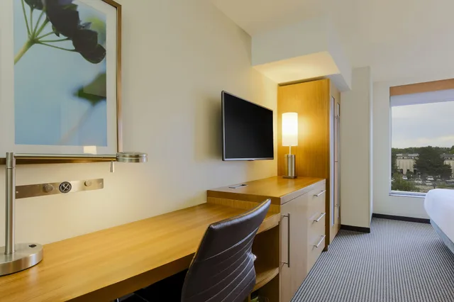 غرفة بسريرين كوين مع أريكة في طابق مرتفع، Hyatt Place Boulder Pearl Street 3/5