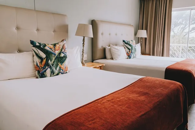 غرفة عائلية بسرير كوين وسريرين منفصلين بإطلالة على النهر، The Riverside Hotel 2/2