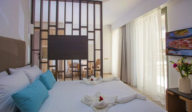 جناح بسرير مزدوج بغرفة نوم واحدة مع أريكة، Minos Hotel 5/6