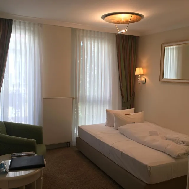 Room, Land Side, Small, South Wing، Strandhotel Heringsdorf 2/6