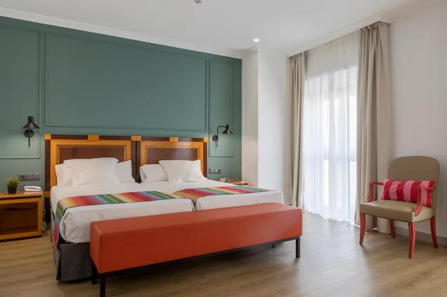 جناح جونيور بسرير فردي، Don Curro Hotel 3/10