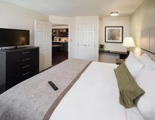 جناح بسرير كينج لذوي الإعاقة، Candlewood Suites Gonzales - Baton Rouge Area, an IHG Hotel 2/2