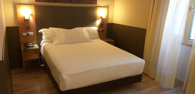 غرفة بسرير مزدوج وسرير فردي مع سرير إضافي، Maisonnave 1/3
