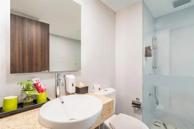 Room, Queen Bed, favehotel PGC Cililitan 5/5