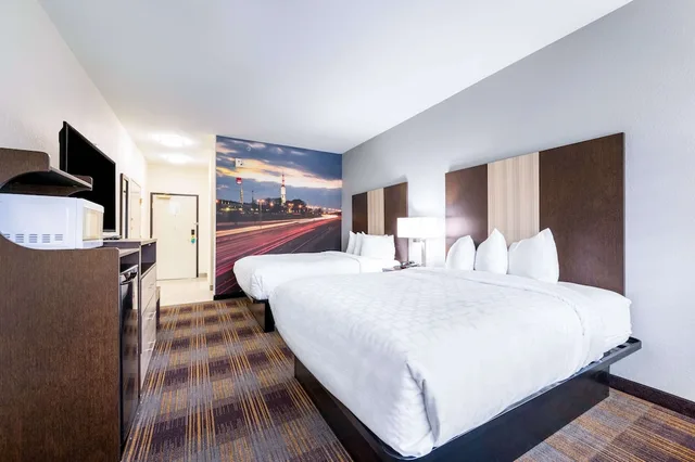 غرفة بسريرين كوين لذوي الإعاقة، Clarion Pointe Madison-Huntsville 1/3