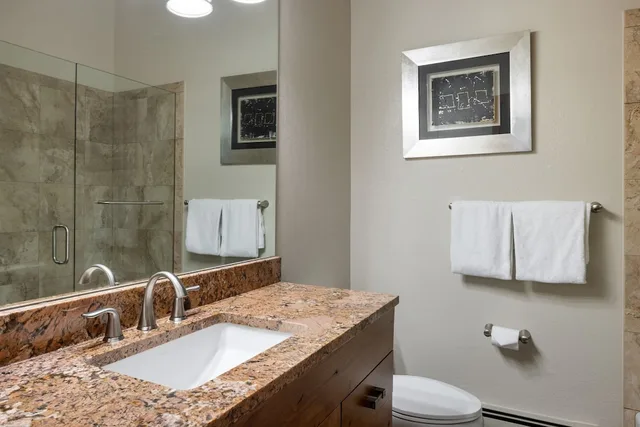 3 Bedrooms, Condo, Villa, Twin Beds, 2 King Beds، Villas At Snowmass Club A Destination Residence 2/5