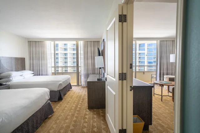 2 Bedrooms, Suite, 2 King Beds, City View, Sofa, Embassy Suites By Hilton Waikiki Beach Walk 2/6