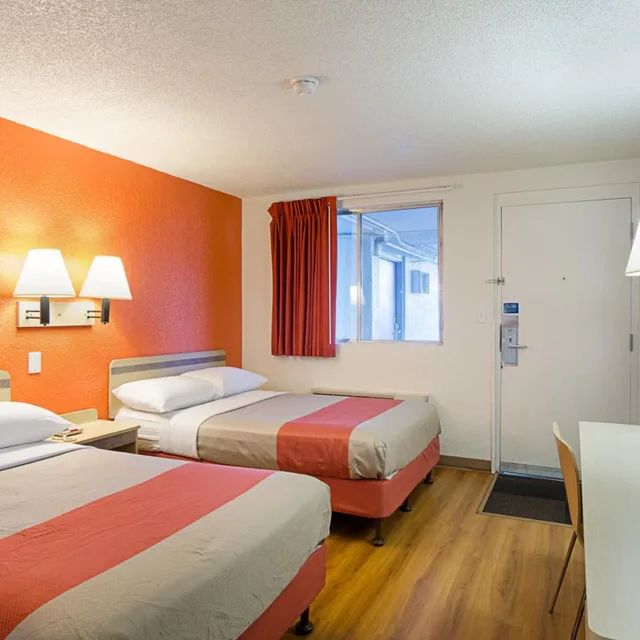 غرفة رباعية لذوي الإعاقة، Motel6 Denver, CO – Downtown 4/10