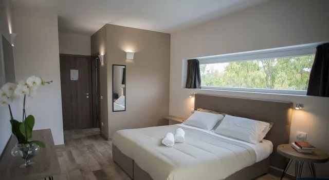 Superior, King Bed, Terrace, Sorahnia Design House 2/3