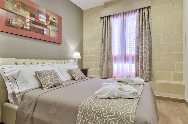 جناح بسرير كوين، PALAZZO VIOLETTA 9/10