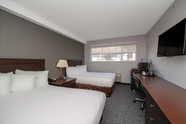 Coast, 2 Double Beds، Coast Lethbridge Hotel and Conference Centre 1/10