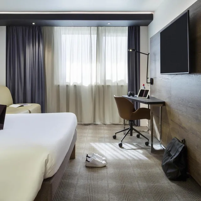 غرفة سوبيريور بسرير كوين مع أريكة، NOVOTEL LAUSANNE BUSSIGNY 8/10