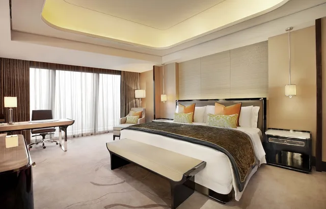Room, King Bed, Skyline View, Large، The St Regis Shenzhen 2/6