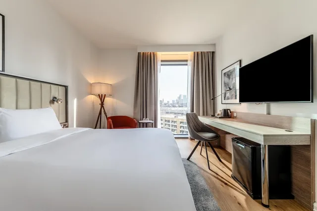 غرفة قياسية بسرير كوين بإطلالة على المدينة، Radisson Hotel Manchester City Centre, A Verified Net Zero Hotel 1/10