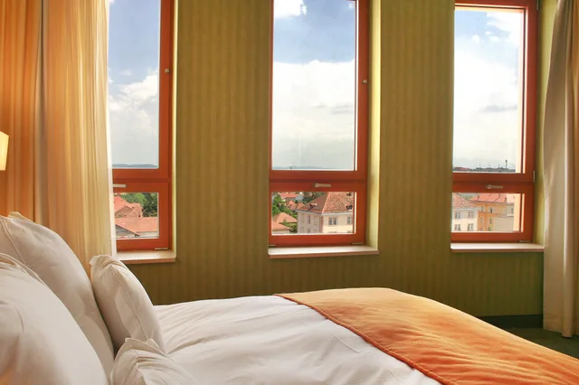 غرفة قياسية بسريرين منفصلين، Golden Tulip Ana Tower Sibiu 1/10