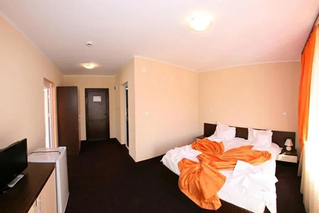 غرفة سوبيريور ثلاثية بسرير كوين وسرير فردي بإطلالة على الجبل بشرفة، Hotel Iri 2/10