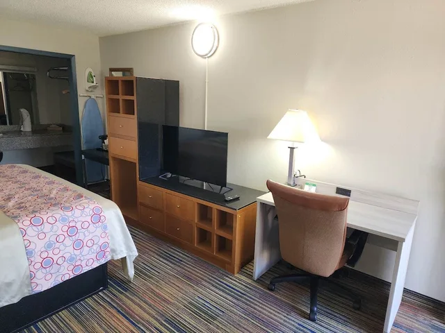غرفة بزنس بسرير كينج، Discovery Inn Lafayette Airport I-10 6/9