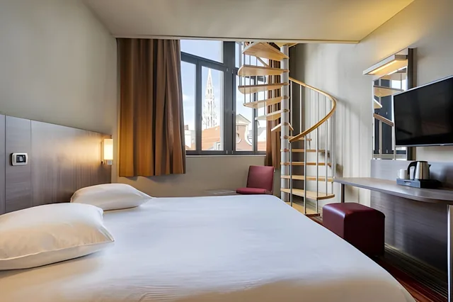Mezzanine, Duplex, Family, King and Twin Beds، Hotel Alma Grand Place 2/9