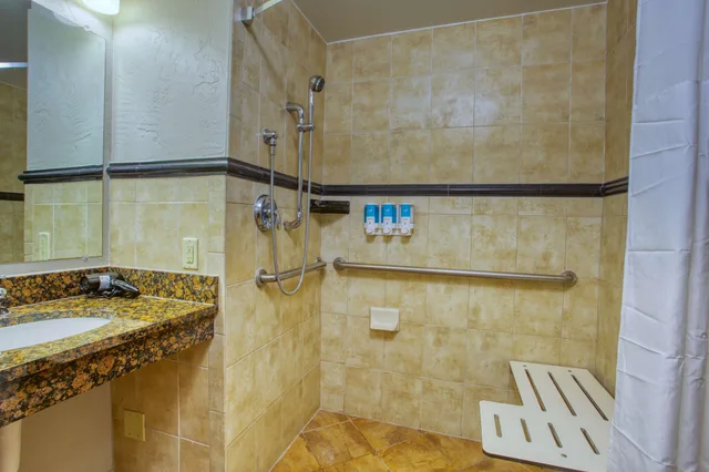 غرفة بسرير كينج لذوي الإعاقة، Drury Inn & Suites Near La Cantera Parkway 8/8