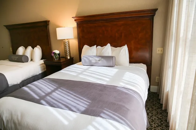 غرفة تنفيذية بسريرين كوين، Royal Park Hotel 1/7