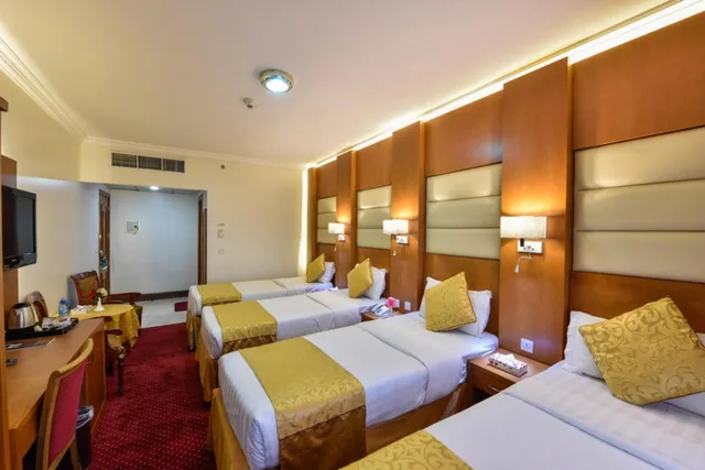 غرفة قياسية رباعية، فندق زوار العالمي(Zowar Alalami hotel) 1/3