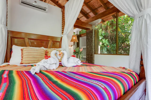 Jungle, Suite, Queen Bed, Ian Andersons Caves Branch Jungle Lodge 1/5
