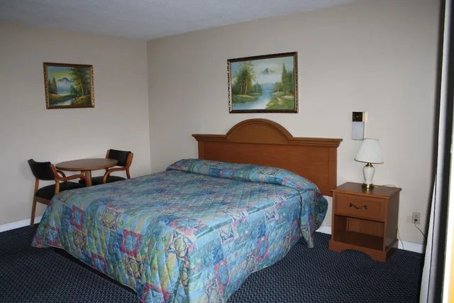 غرفة قياسية بسرير كينج، Motel6 Selma, CA 6/10