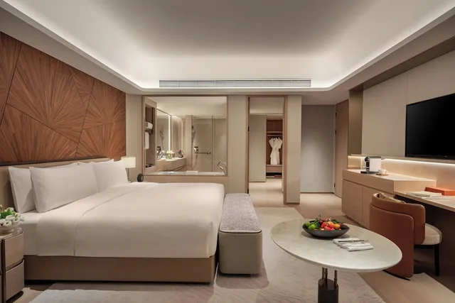 Classic, King Bed, Club Lounge Access, InterContinental Wuxi Taihu New City 4/6
