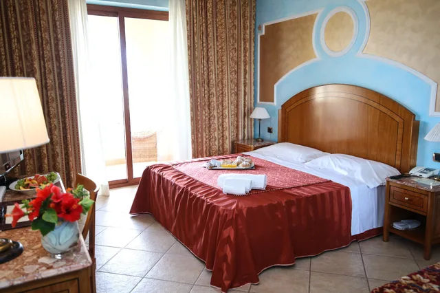 غرفة كومفورت بسرير مزدوج بإطلالة على البحر، Parco Dei Principi Hotel 4/6