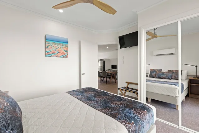 2 Bedrooms, Murphy and Twin Beds, Queen Bed, Bay View، Moonlight Bay Suites 4/6