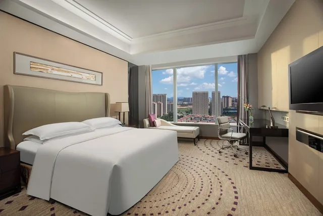 غرفة قياسية بسرير كينج مع دخول صالة النادي مع دخول الصالة، Crowne Plaza Huizhou 1/7