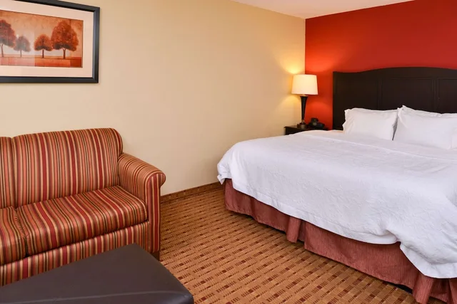 Study, King Bed, Sofa، Hampton Inn Williamsburg 6/9