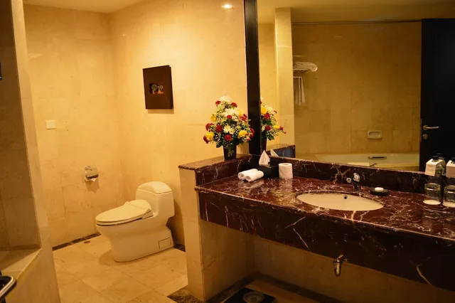 Executive, Suite, Queen Bed, Hill View، Swiss-Belhotel Papua Jayapura 2/2