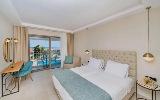 غرفة سوبيريور بسرير مزدوج أو سريرين منفصلين بإطلالة على المسبح، Katerina Palace Hotel 3/8