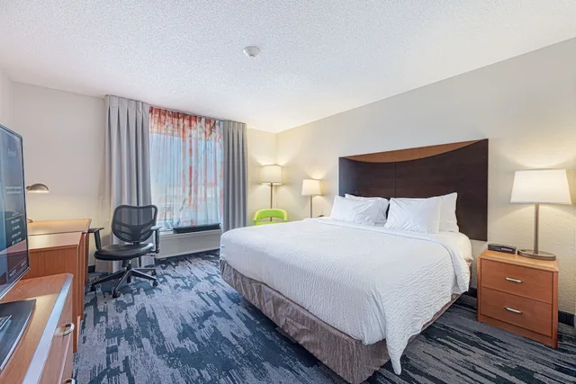 غرفة بسرير كينج لذوي الإعاقة، Fairfield Inn Suites Chicago Naperville 1/4