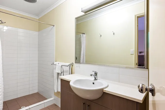 2 Bedrooms, Suite, Apartment, 2 Queen Beds, Sofa, Kitchen، THE VIEW ON HANNANS KALGOORLIE 2/2