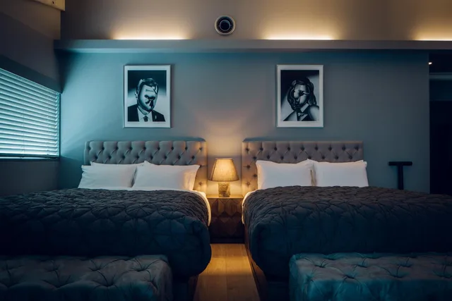 جناح جونيور، Node Hotel 1/6