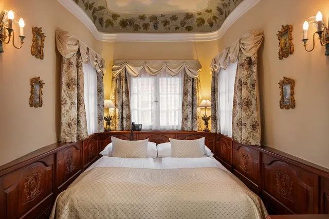 Tower, Suite, King Bed، Iron Gate Hotel And Suites 1/3