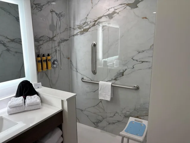غرفة قياسية بسرير كينج لذوي الإعاقة، Best Western Plus Gilbert/Mesa 6/8