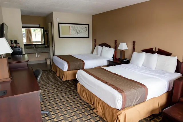 غرفة قياسية بسرير مزدوج، Regency Inn 2/5