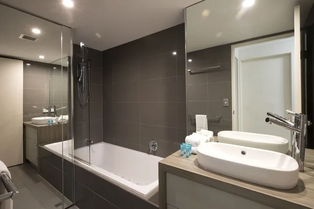 3 Bedrooms, Apartment, Double and Twin Beds, Water View، NOOSA SHORES RESORT 2/3