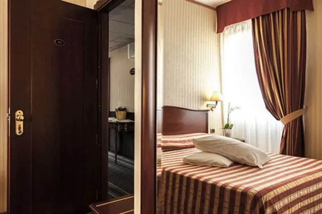 Comfort, Twin Beds, Balcony, Benaco 2/5